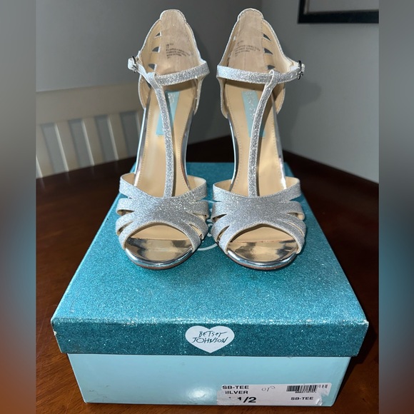 Blue by Betsy Johnson SB-Tee Silver Shoes - Picture 2 of 5